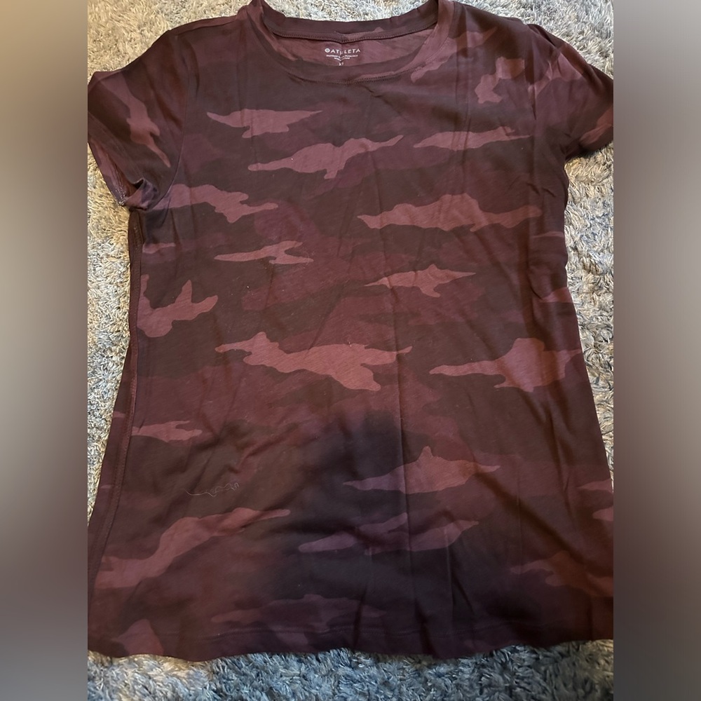 Athleta burgundy camo t shirt size xs extra small